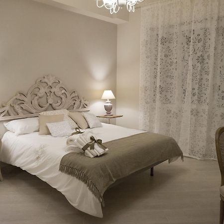 B&B Donna Ada Salerno Exteriör bild